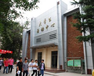 甘肃省工业职业技术学院大学生活动中心门面装饰